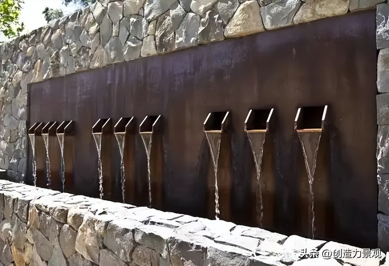 越“锈”越惹人爱的耐候钢，在庭院造景中也被广泛应用着