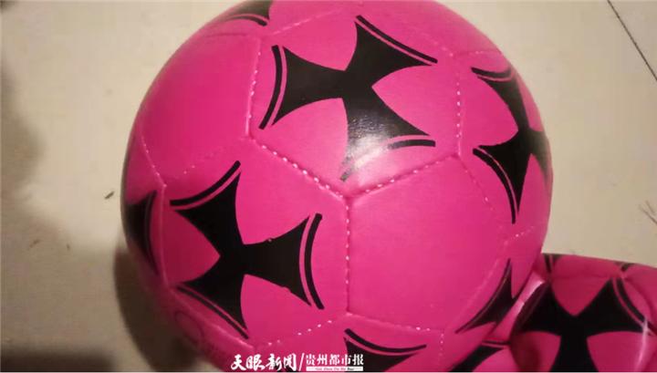贵州一女子兼职缝足球：怎么也不达标，押金拿不回