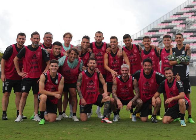 众星捧月阿根廷,阿根廷国家队梅西经典时刻