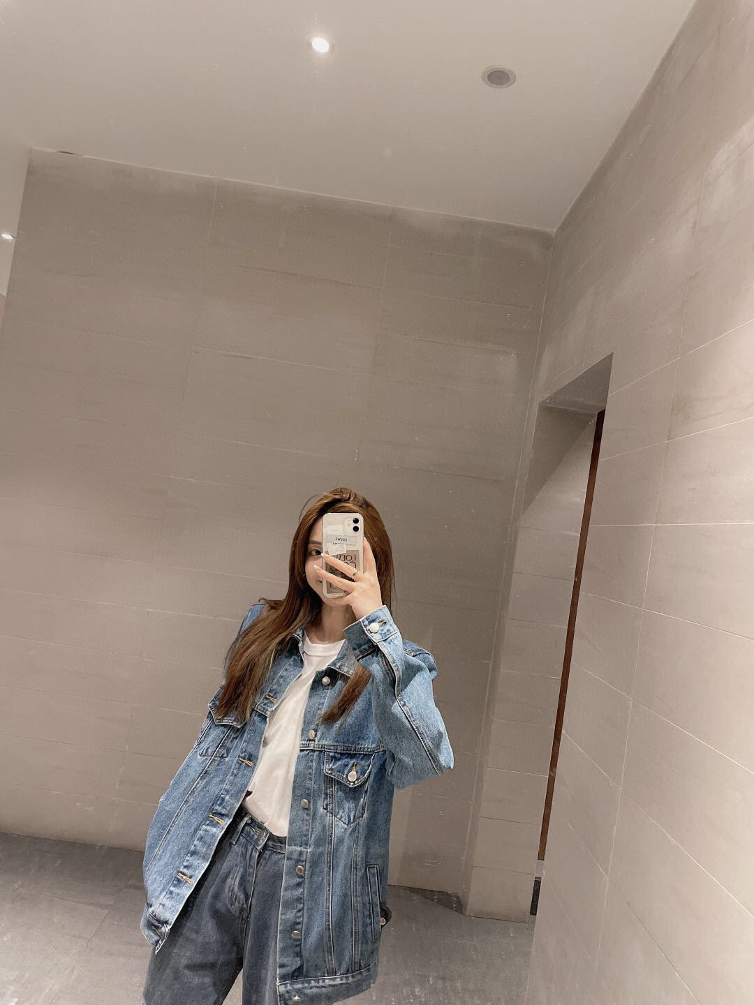 打底白t恤长袖优衣库,优衣库的t恤到底会变长还是缩水