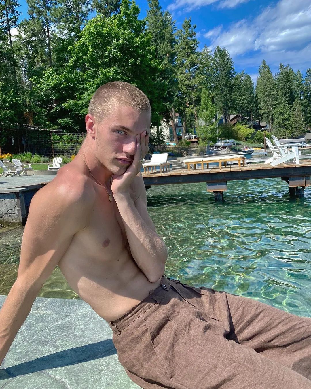 189cm“天使男模”官宣4胎，网友麻了：他才25岁啊？！