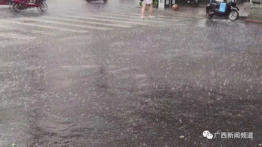 广西桂北地区迎来雨雪天气,桂北再迎较强降雨桂南依旧闷热