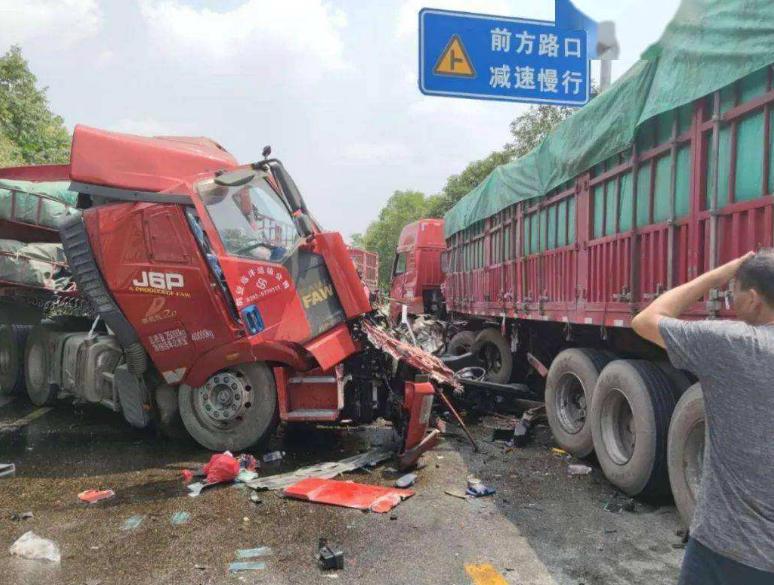 从年入38万的巨富到拼命的“加班狗”，中港司机给我们什么启示？