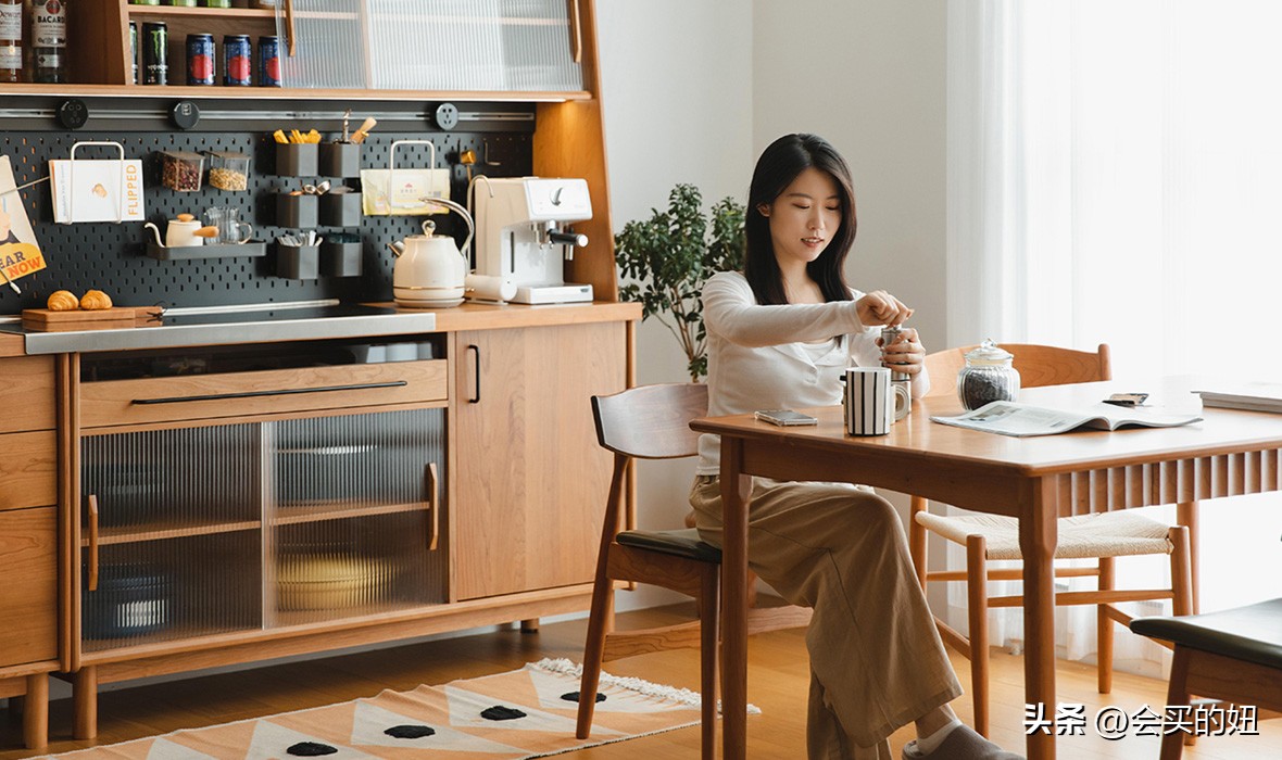 餐厅加厚实木餐桌纯实木,值得推荐的实木餐桌