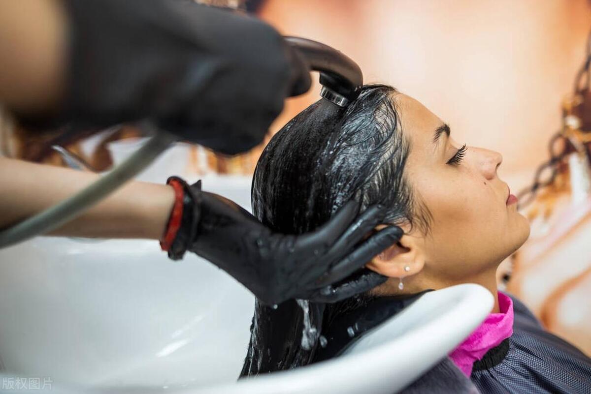 20多岁有几根白头发是什么原因,2岁宝宝有几根白头发是怎么回事