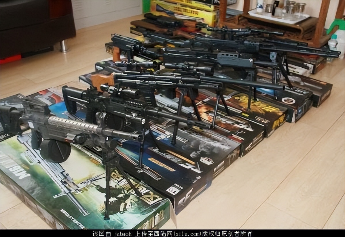 17岁少年买玩具枪被判刑,18岁小伙购买玩具枪被判刑