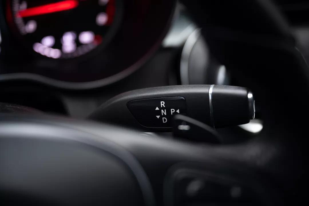 奔驰c200瓦罐6万公里二手价格,奔驰瓦罐c200