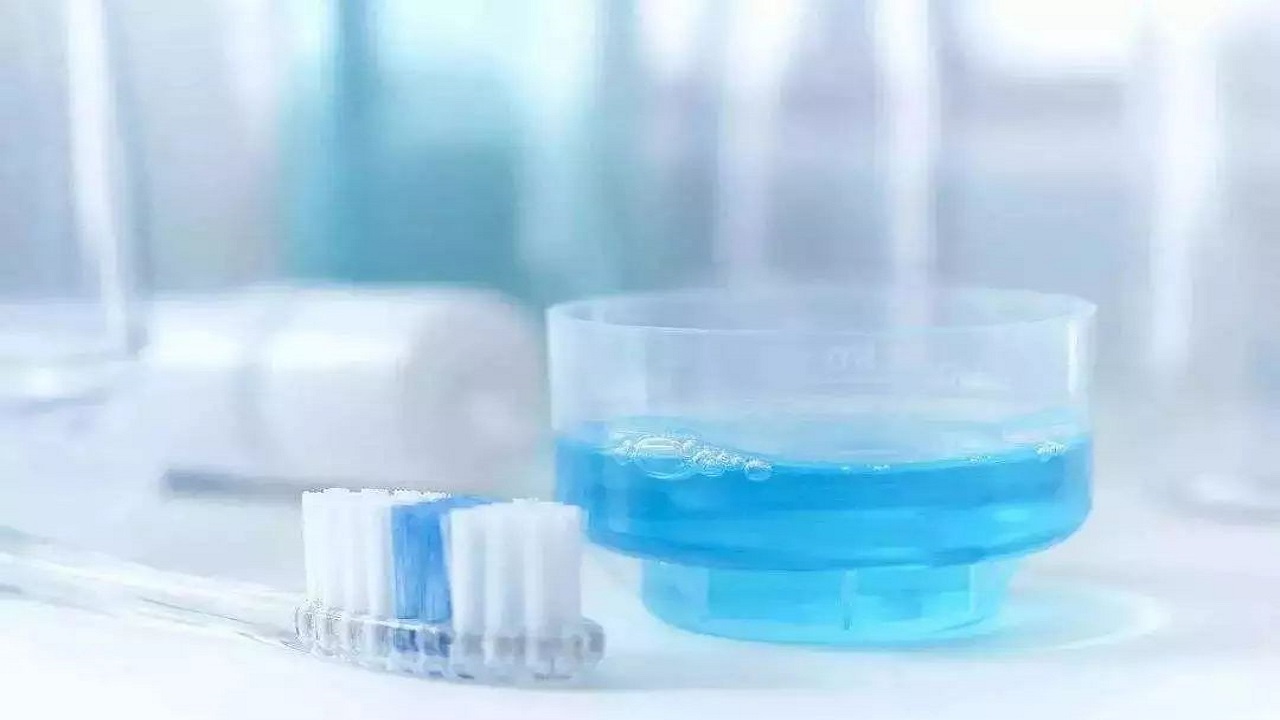 口腔溃疡维c和药物谁更有用,治疗口腔溃疡你只知道维c吗