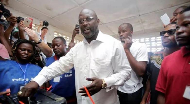 这位球星出身的总统，靠儿子在世界杯圆梦