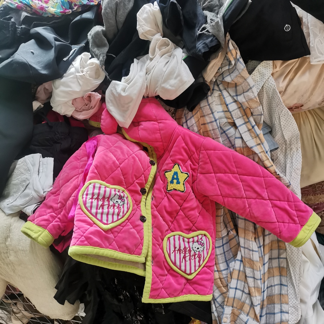 旧衣服的回收利用价值,旧衣服回收利于环保