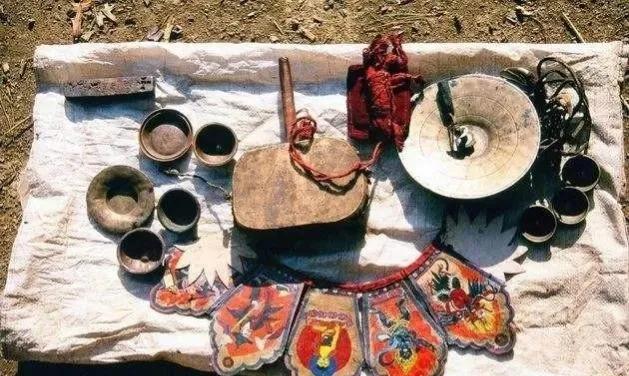 湘西三邪赶尸下蛊,湘西三大邪术之蛊术