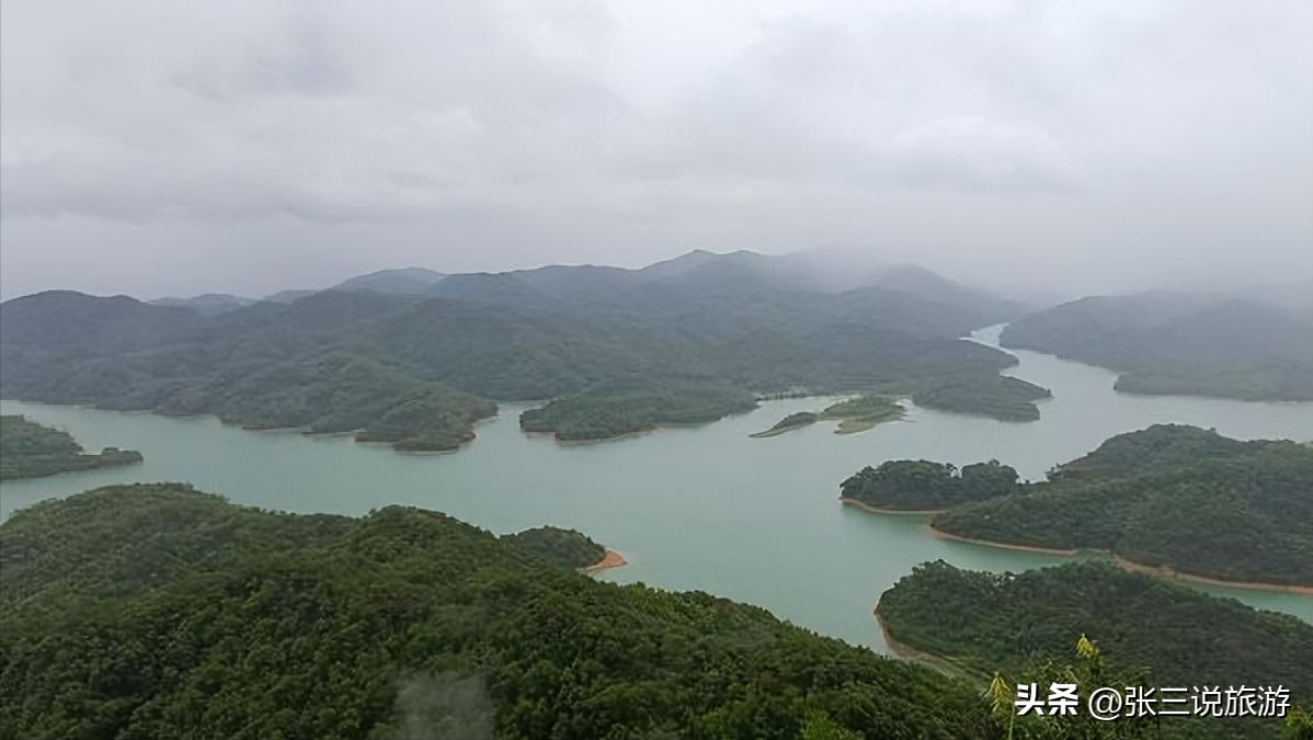 庄重的城市，在广东中南部，以“伟人”命名，被誉为“华侨之乡”