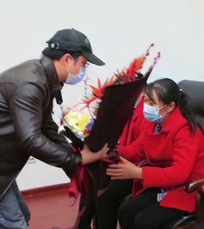 2015年，陕西22岁女子被检查出先天性无子宫，母亲：我的子宫给她