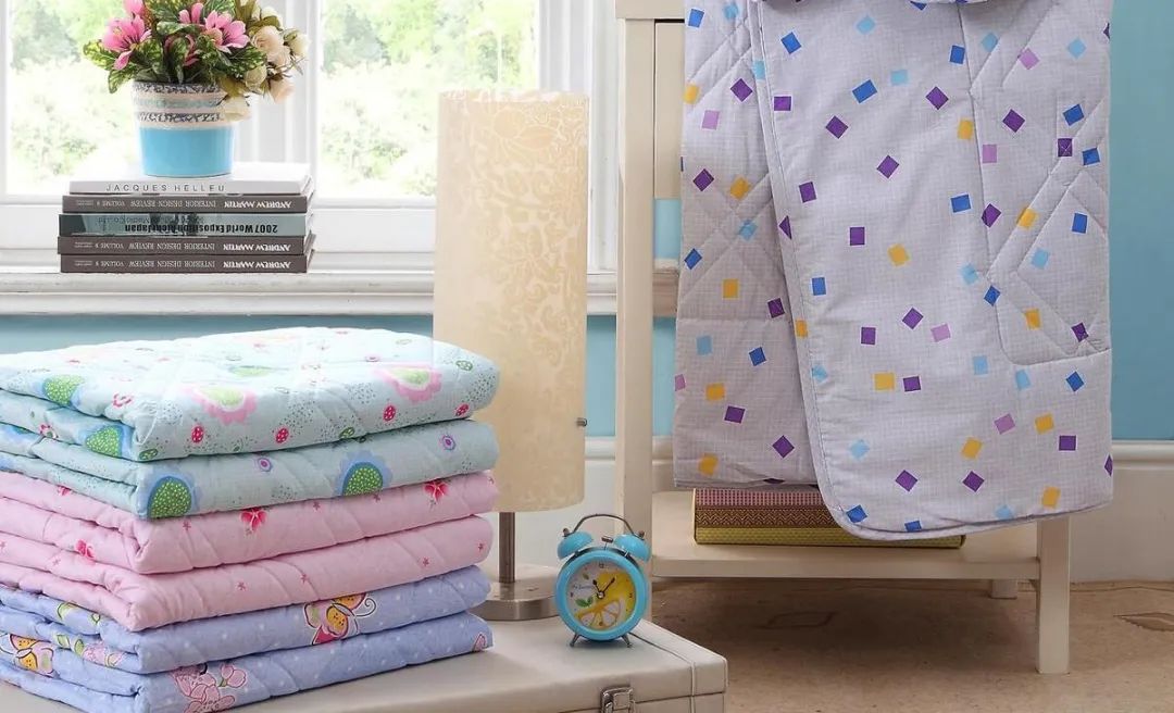 家里这5种东西赶紧扔掉,夏被上有霉点怎么去除