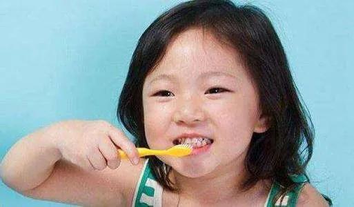 不到3岁牙坏了9颗,明明天天给孩子刷牙,为何还是长蛀牙了?
