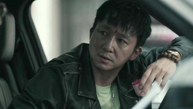 警察*底卧**做黑帮老大，上电视后被妻嘲笑，儿子：不想做你这种军人