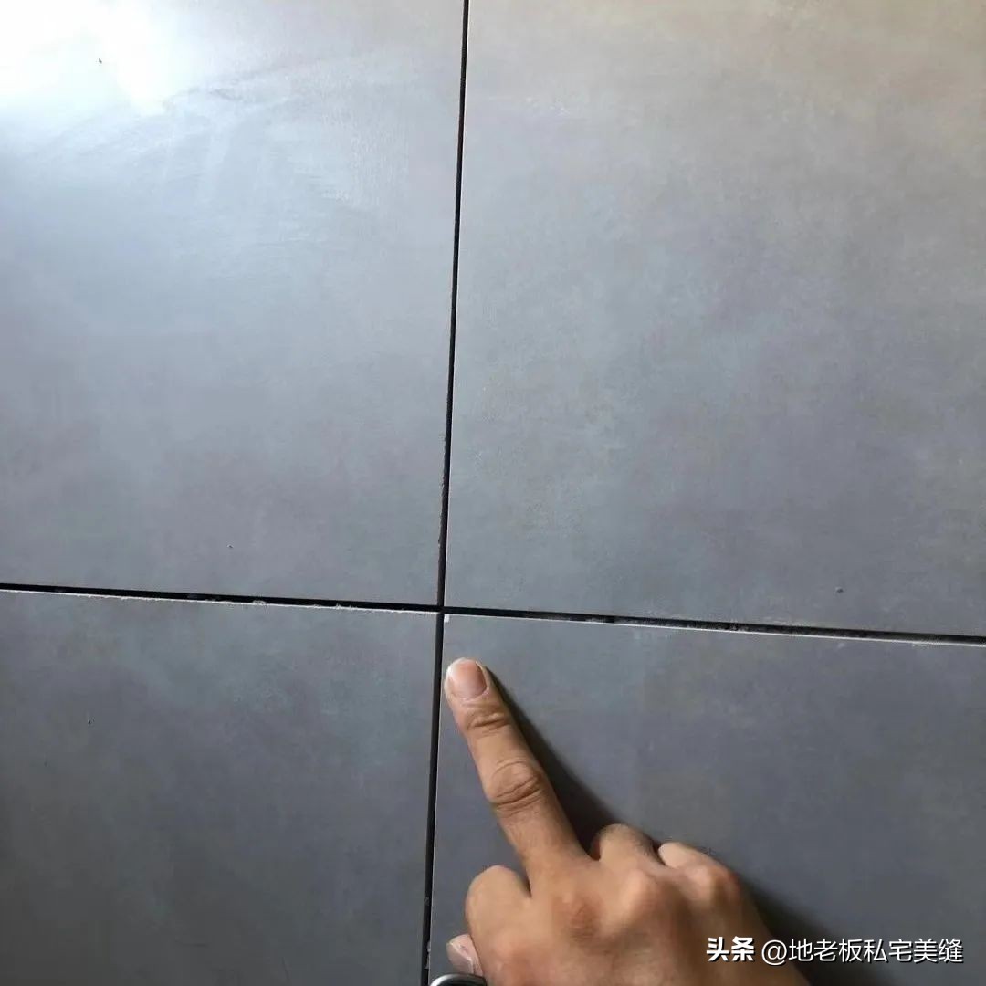 瓷砖美缝自己干还是找人干,深灰色瓷砖用什么颜色美缝