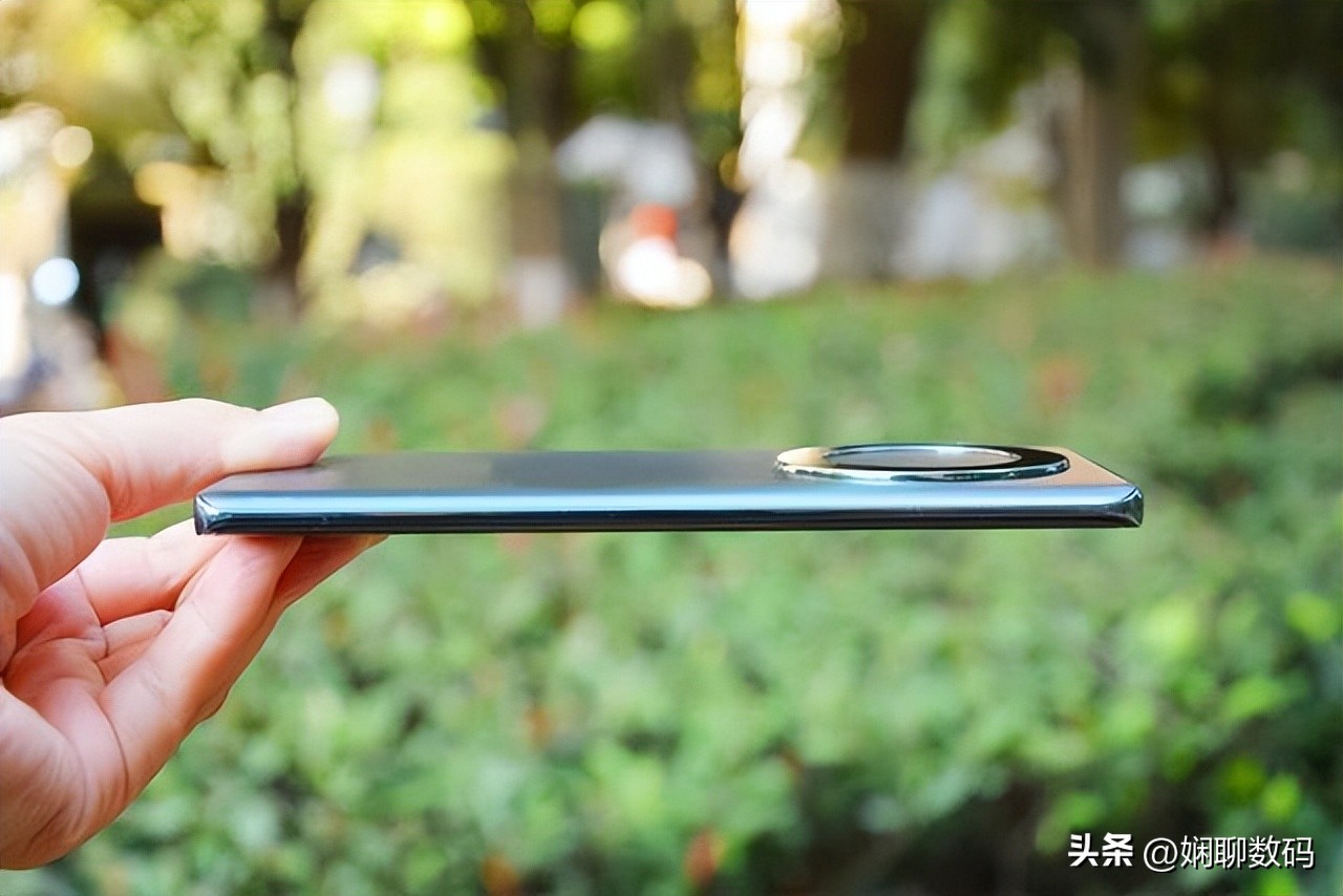 荣耀x40硬核曲面屏,新品荣耀x40测评后置三摄