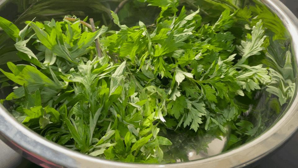 艾草煮鸡蛋有什么好处,艾草煮鸡蛋什么功效最好