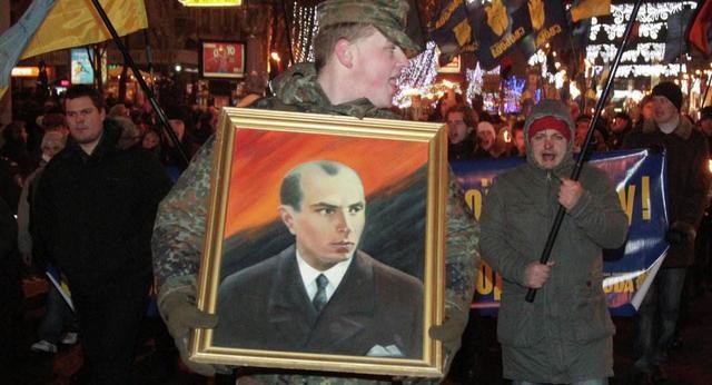 纳粹的帮凶,竟被乌克兰平反为“民族英雄”,受尽人民的尊敬爱戴