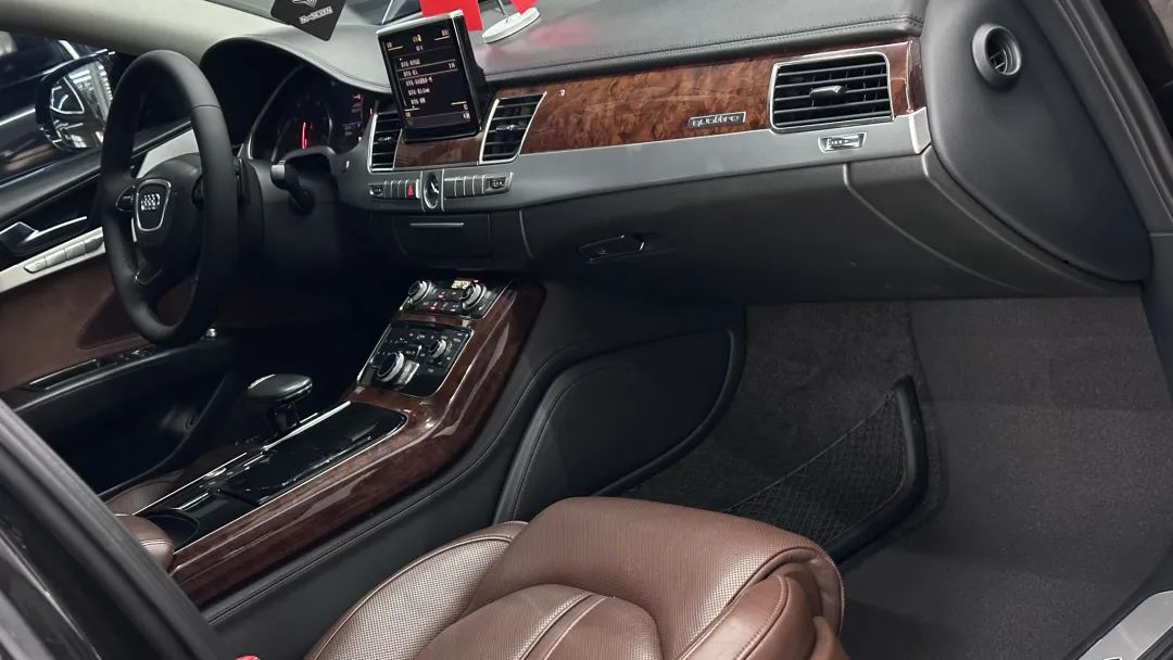 小伙100多万买宝马,小伙花了52万买了奥迪a8