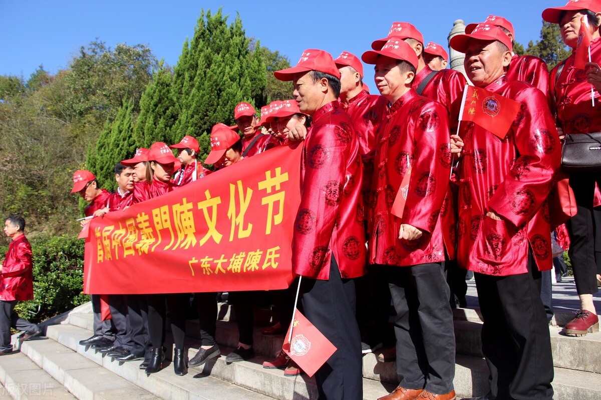江西山村，18代人住一起，合炊300年不分家，如今亲戚遍天下