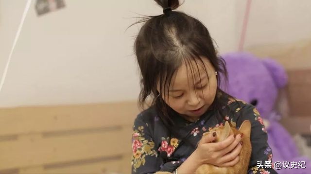 内蒙古女孩身高2米,内蒙一个特别矮女孩网红