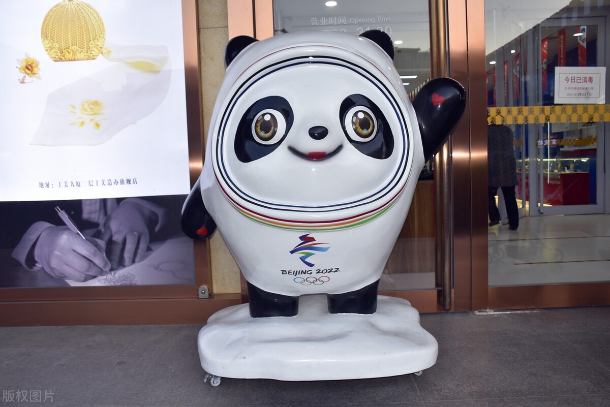 冬奥会“一墩难求”：冰墩墩英语怎么说？并不是BingDunDun哦