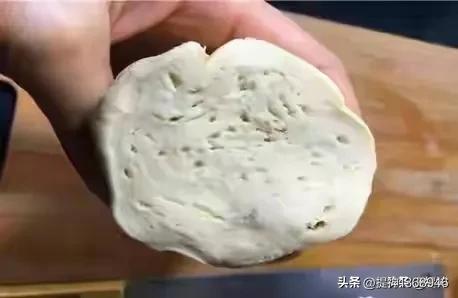 老面发酵打碱后需不需要加干面粉,老面发酵好后加碱就不会发过吗