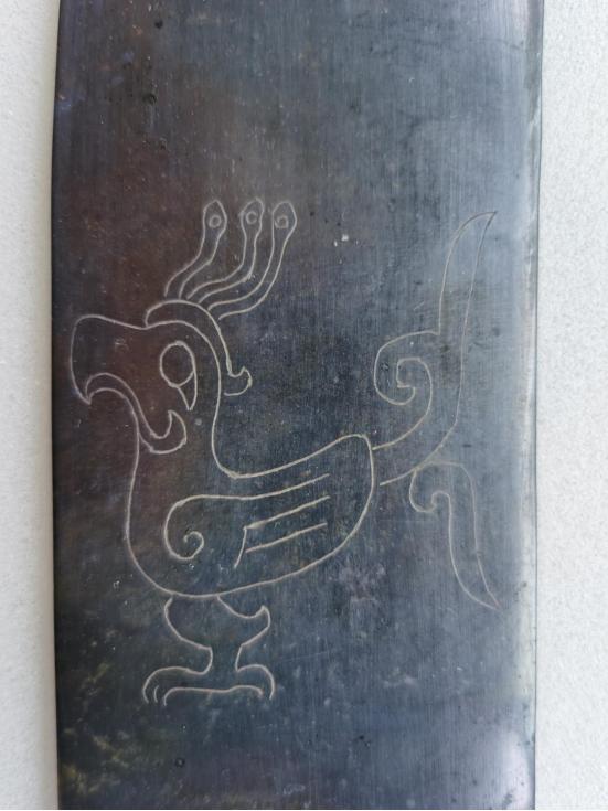 民间收藏的古蜀玉璧图片,馆藏老玉紫水晶玉琮