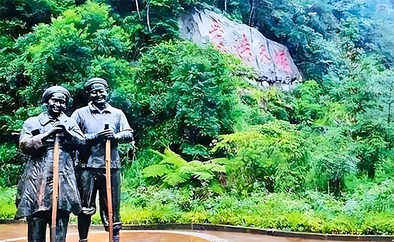 漂亮寡妇偷吃“*果禁**”，携19岁小伙隐居深山50年，创造了人间奇迹