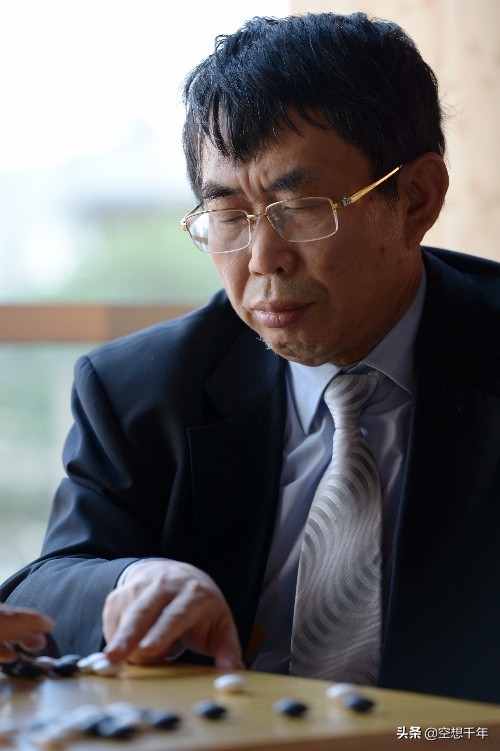 聂卫平替*伟民袁**教育儿子以及男子围棋队与女子排球队的室内足球赛