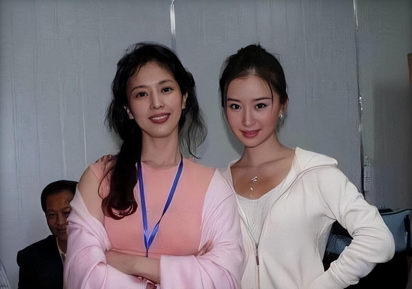 全家最丑刘亦菲,多年后才发现,“神仙姐姐”口中的妈妈有多优秀