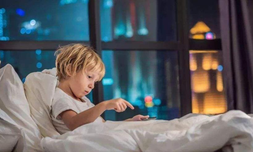 跟孩子分床睡觉注意什么,妈妈和孩子什么时候分床最好