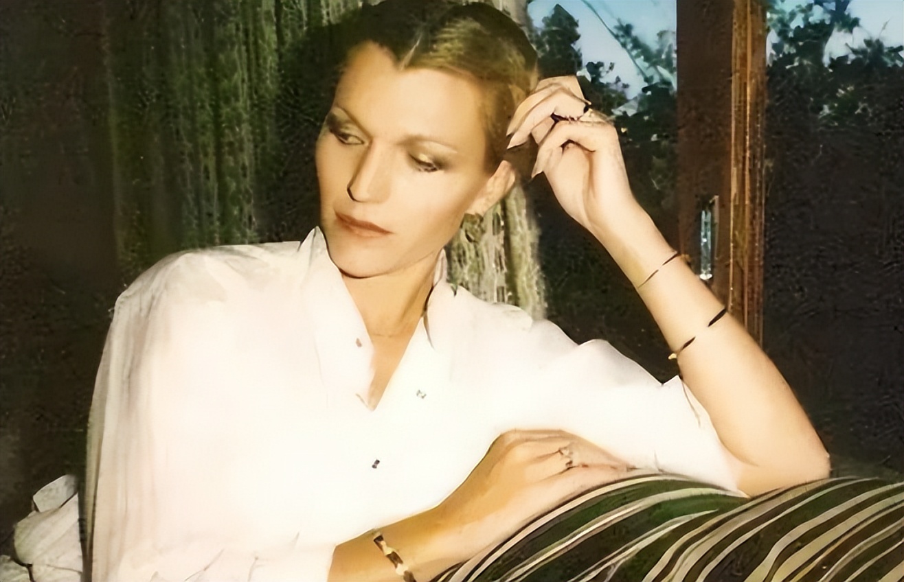 梅耶家暴,梅耶家庭背景