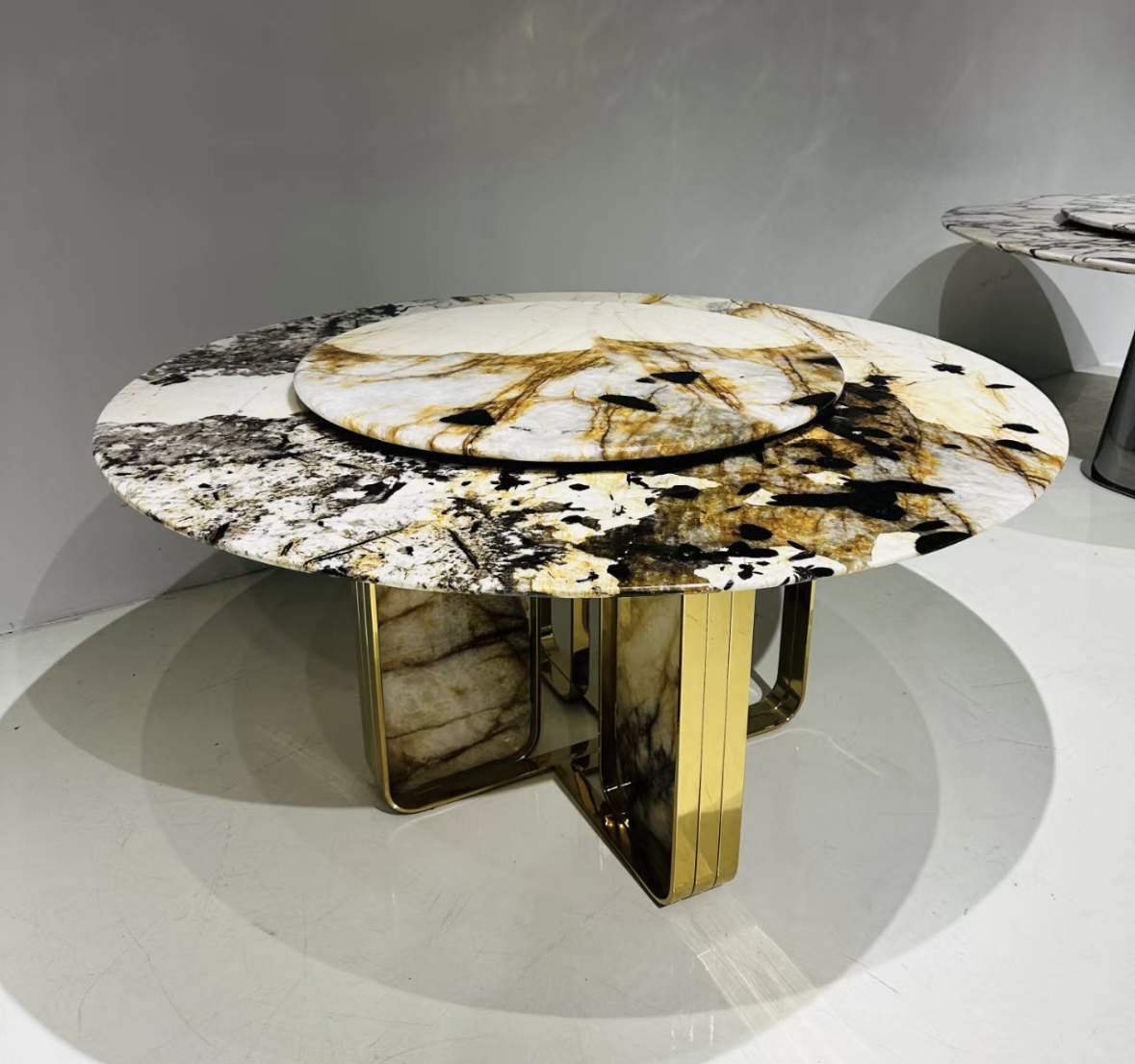 各种样式的岩板餐桌,实木餐桌和岩板餐桌效果图对比