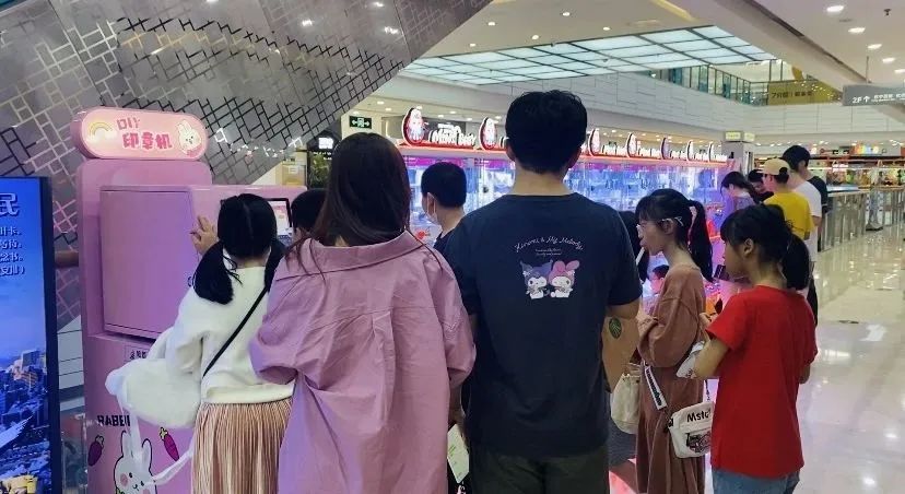 UMS攸信DIY印章机引爆万达广场，真的泰酷辣！快去看看吧！