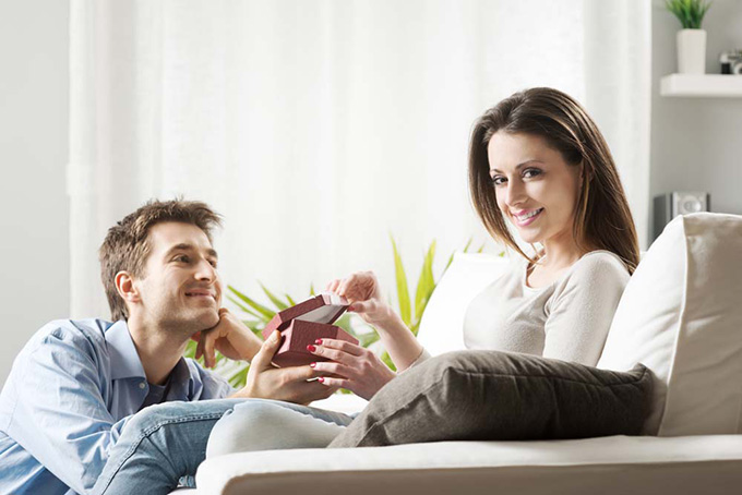 女人深爱一个男人的三种表现,女人真正深爱一个男人的表现