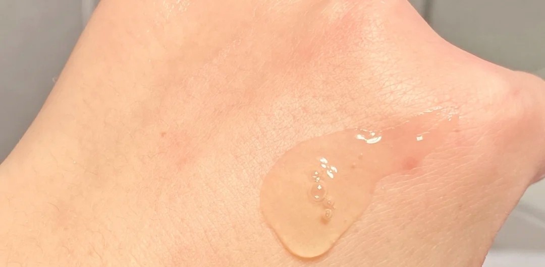 精华不一定要买大牌，懂护肤的人会买这4款“国货”，平价好用