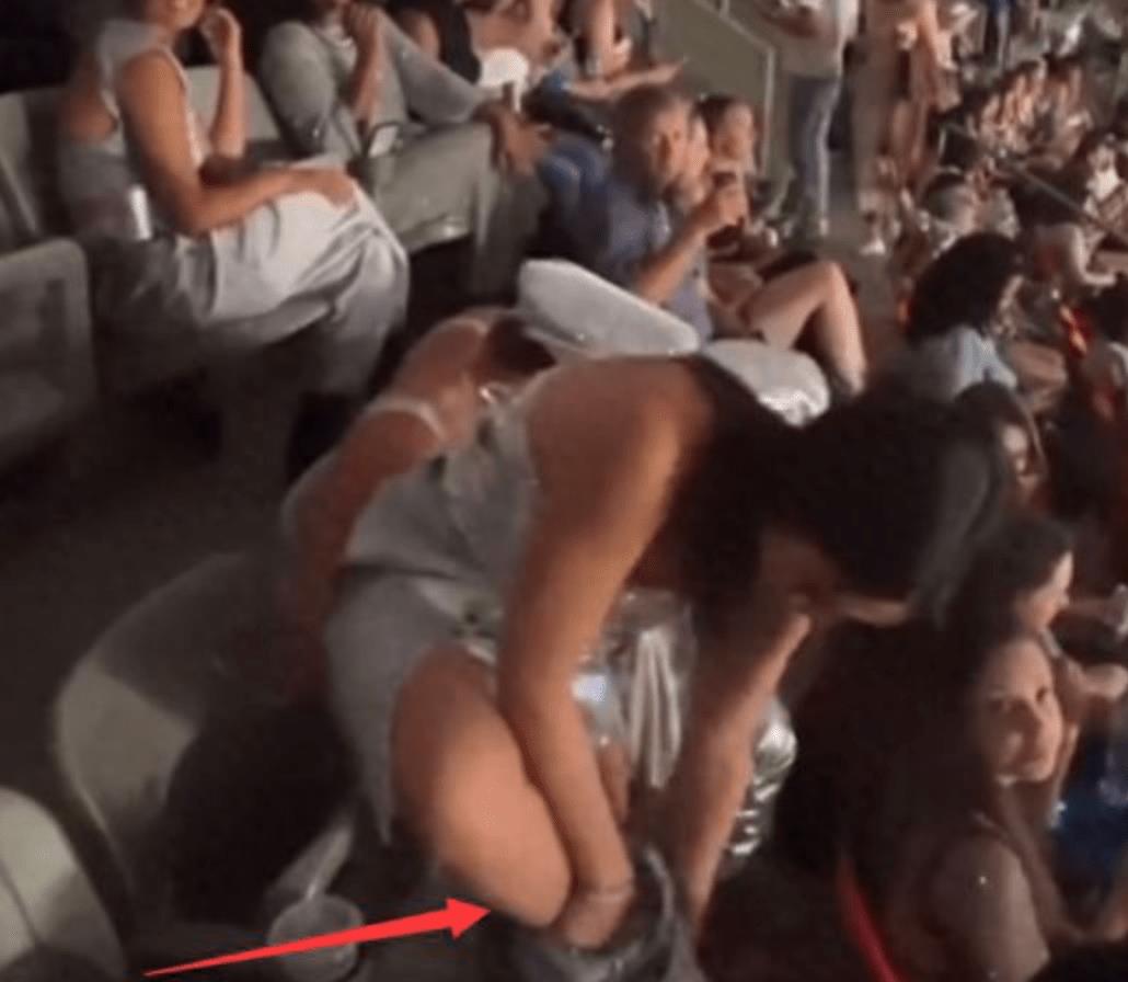 钟丽缇女儿在演唱会现场当众换衣，身材火辣，网友：和她妈一样