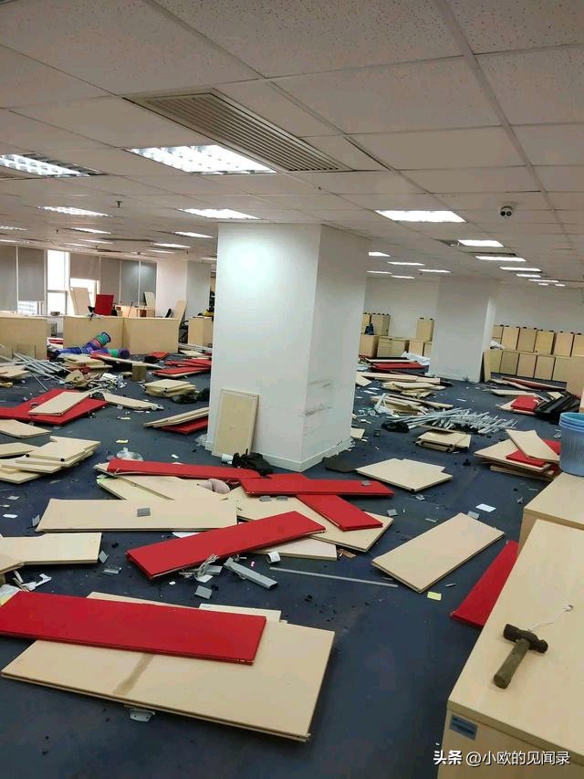 别为实体店喊冤了，学生在门店花6000买的电脑，网上只卖4000