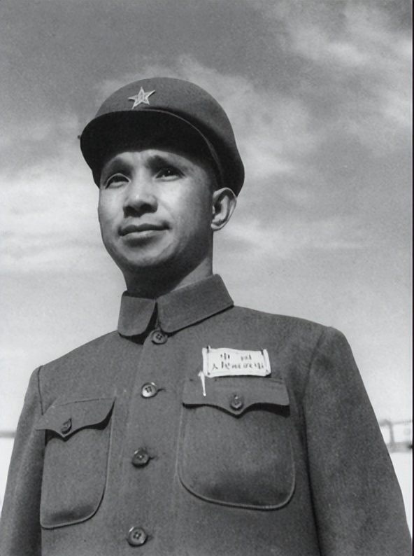 1950年,朝鲜还在打仗,为什么毛主席突然下令取消了兵团编制?