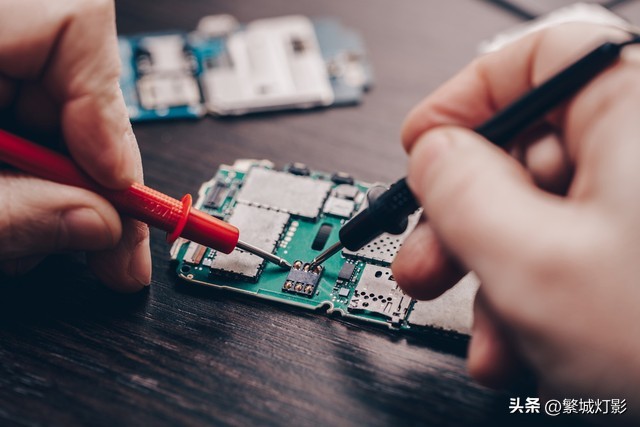 被窝里面耍手机的危害,在被窝里玩手机的坏处