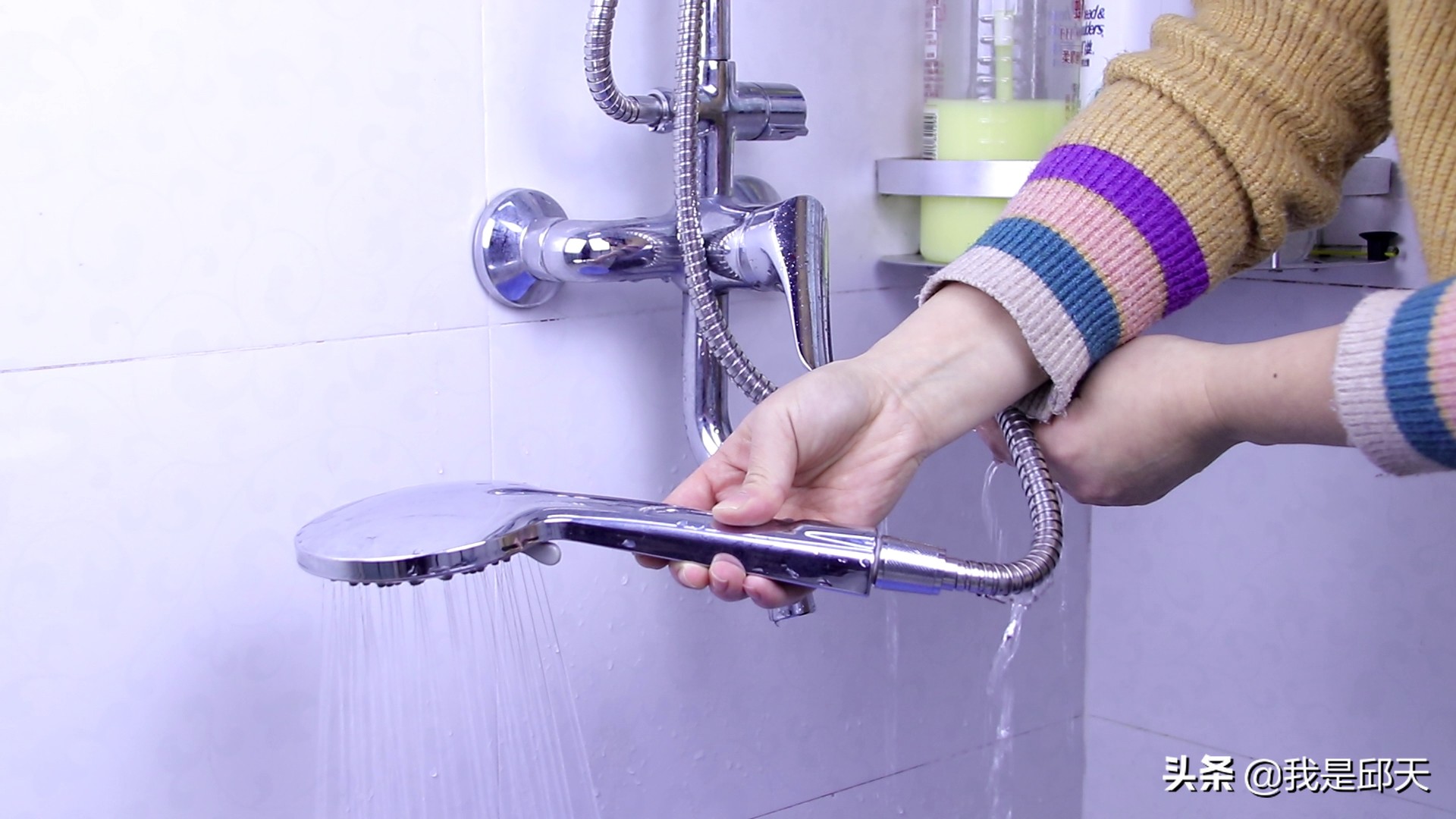 淋浴喷头裂了一道缝隙怎么补,淋浴喷头漏水的修理方法
