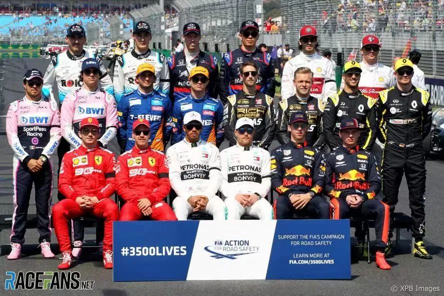 开车不能穿拖鞋吗什么样算拖鞋,f1赛车格罗斯人字拖