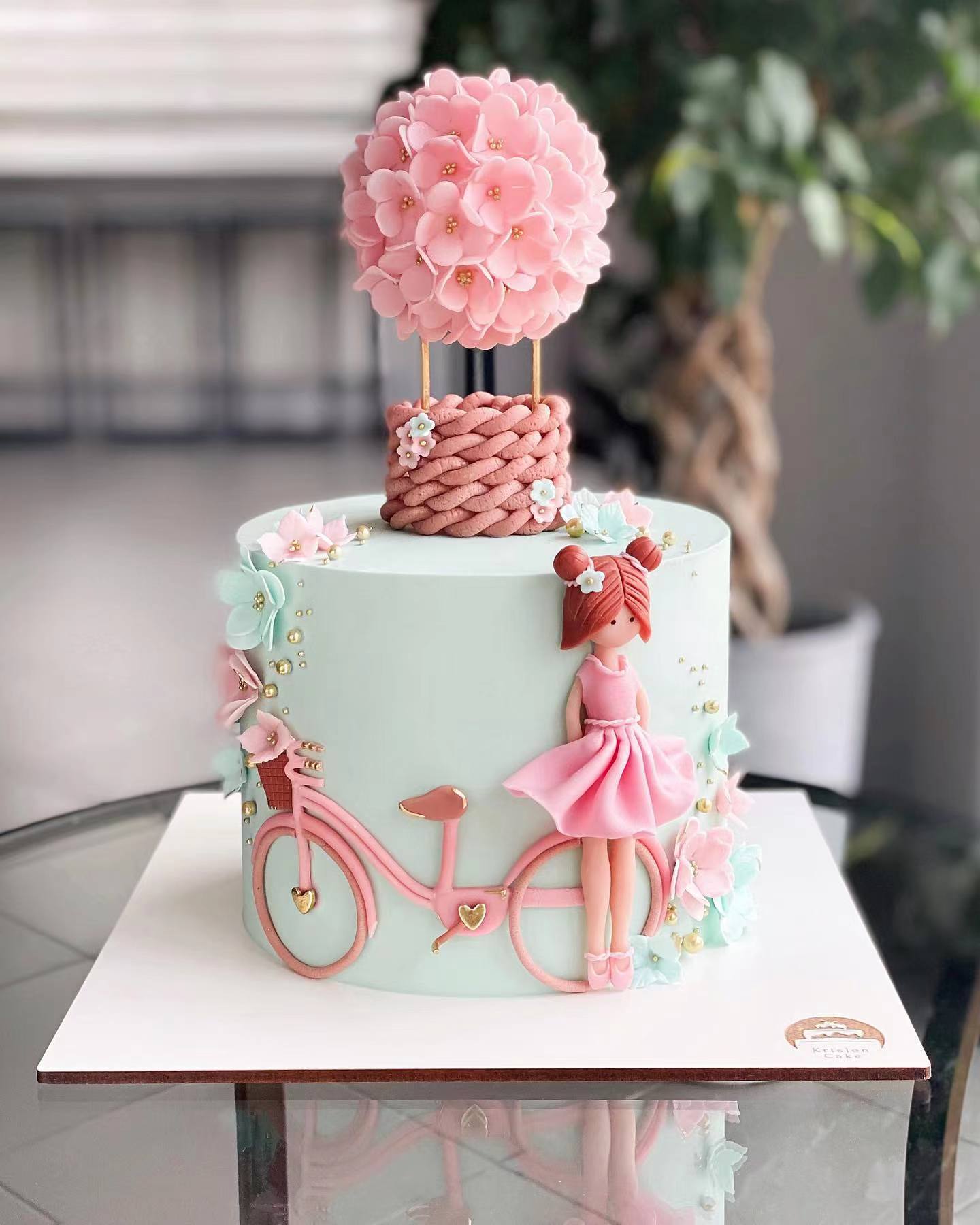 今天给大家做一款好看的蛋糕造型,美味又高颜值的蛋糕造型充满创意