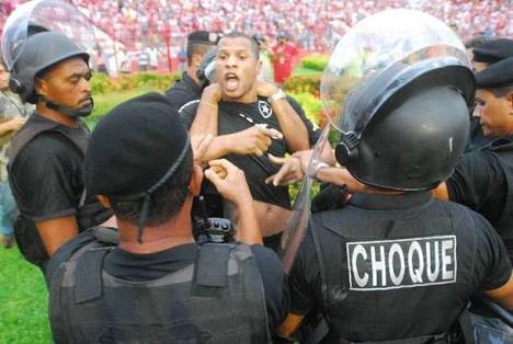 足坛奇葩故事,盘点足坛十个离奇的折射进球