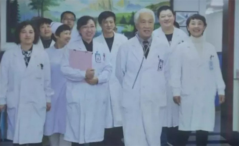 张亭栋：独创*霜砒**治疗法，让人匪夷所思，他却让世界感受中医魅力