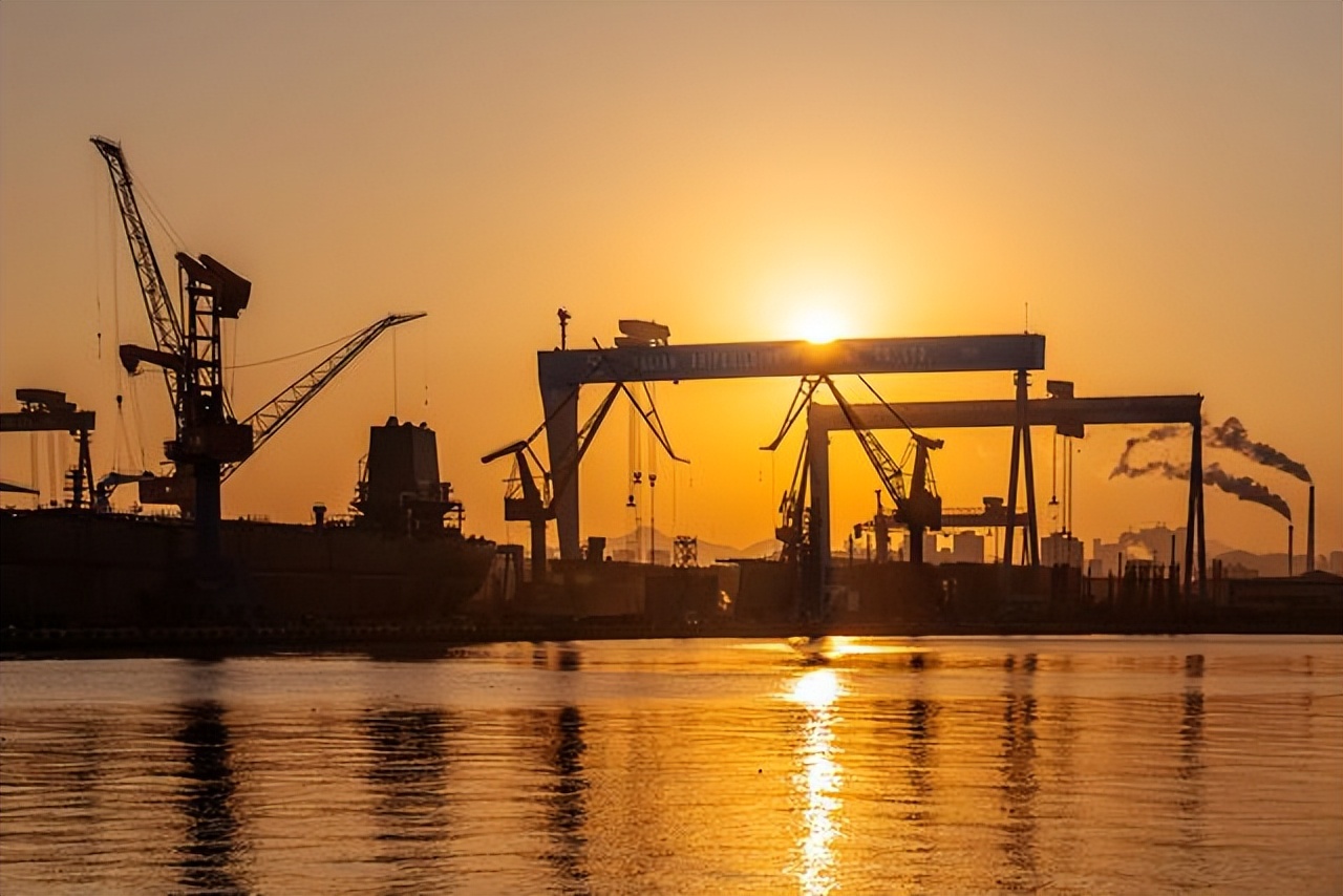 夏季海滨旅游城市排行,海滨小城的夏天是风景优美的地方