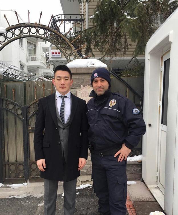 张馨予和何捷真的幸福吗,张馨予老公何捷的收入